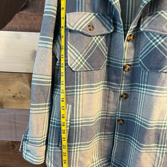 Women’s Shacket - Picture 2 of 2